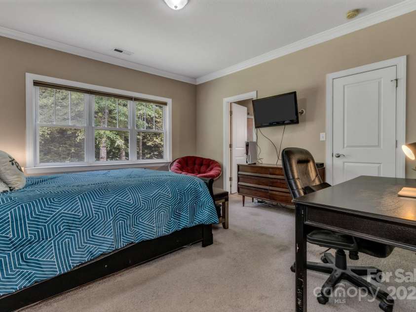 32 White Fox Drive, Fletcher, NC 28732.  MLS# CAR4264954, YatesRealty ID 16534. 