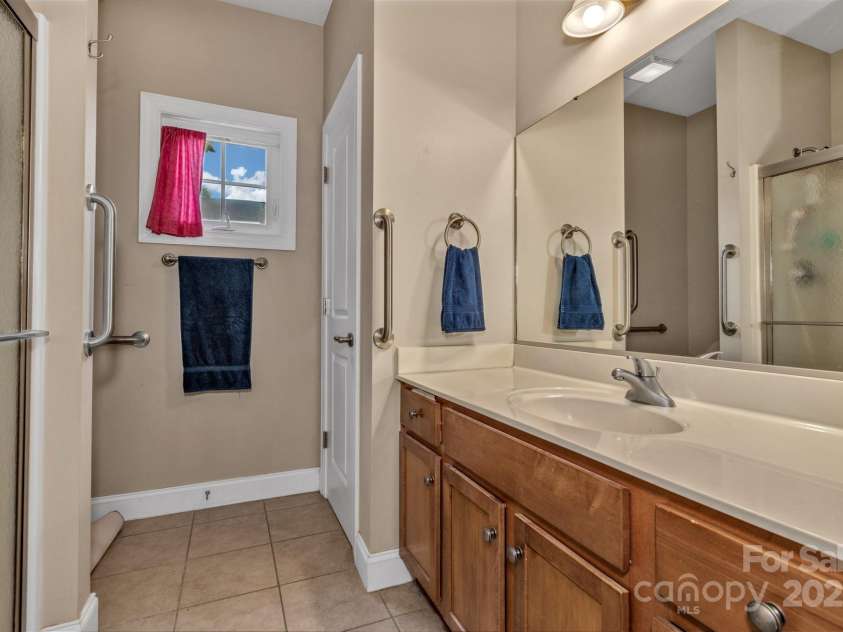 32 White Fox Drive, Fletcher, NC 28732.  MLS# CAR4264954, YatesRealty ID 16534. 