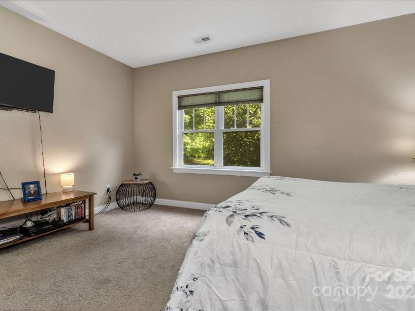 32 White Fox Drive, Fletcher, NC 28732.  MLS# CAR4264954, YatesRealty ID 16534. 