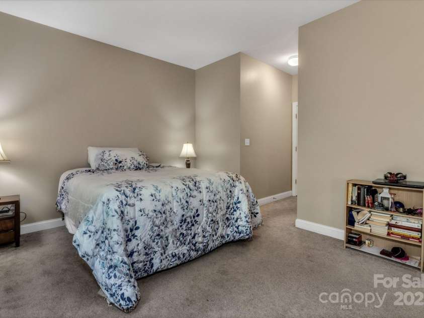 32 White Fox Drive, Fletcher, NC 28732.  MLS# CAR4264954, YatesRealty ID 16534. 