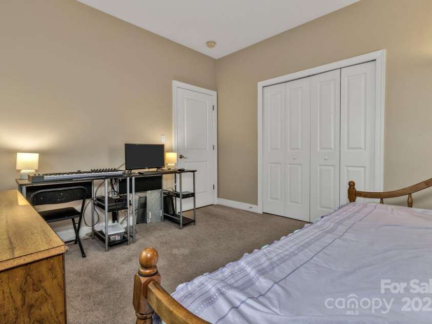 32 White Fox Drive, Fletcher, NC 28732.  MLS# CAR4264954, YatesRealty ID 16534. 