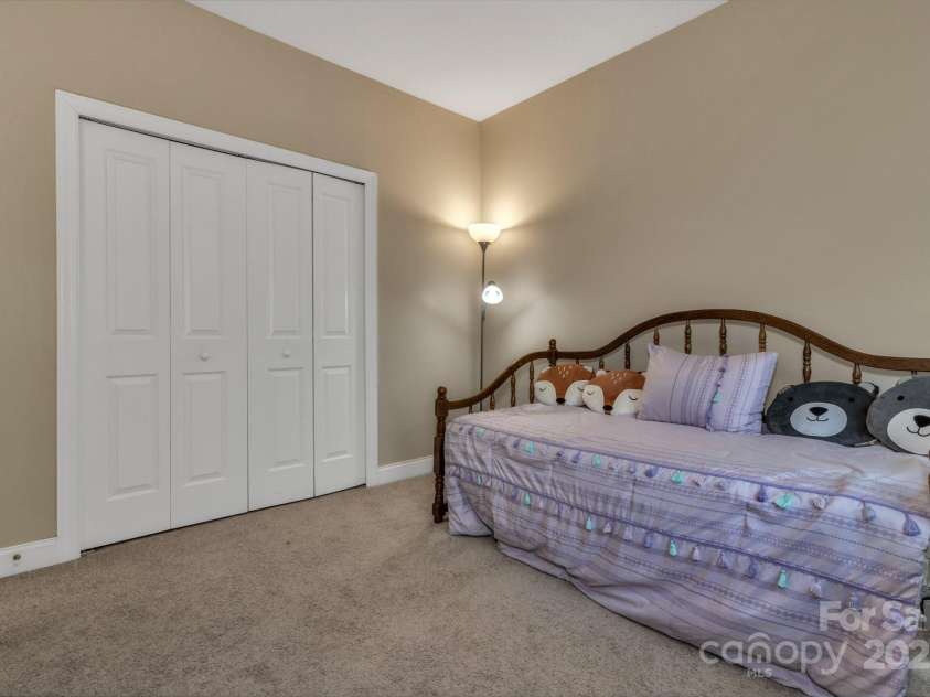 32 White Fox Drive, Fletcher, NC 28732.  MLS# CAR4264954, YatesRealty ID 16534. 