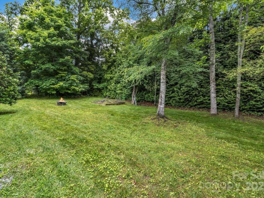 32 White Fox Drive, Fletcher, NC 28732.  MLS# CAR4264954, YatesRealty ID 16534. 