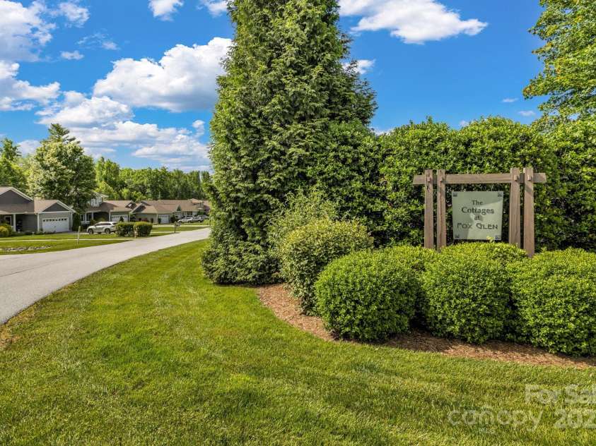 32 White Fox Drive, Fletcher, NC 28732.  MLS# CAR4264954, YatesRealty ID 16534. 
