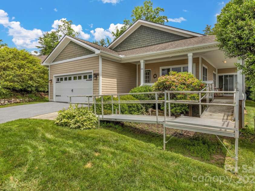 32 White Fox Drive, Fletcher, NC 28732.  MLS# CAR4264954, YatesRealty ID 16534. 