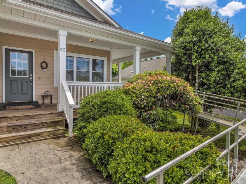 32 White Fox Drive, Fletcher, NC 28732.  MLS# CAR4264954, YatesRealty ID 16534. 