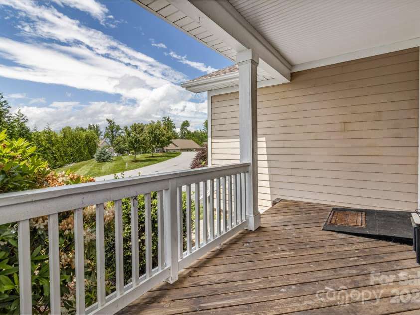 32 White Fox Drive, Fletcher, NC 28732.  MLS# CAR4264954, YatesRealty ID 16534. 