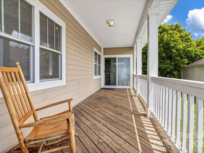 32 White Fox Drive, Fletcher, NC 28732.  MLS# CAR4264954, YatesRealty ID 16534. 