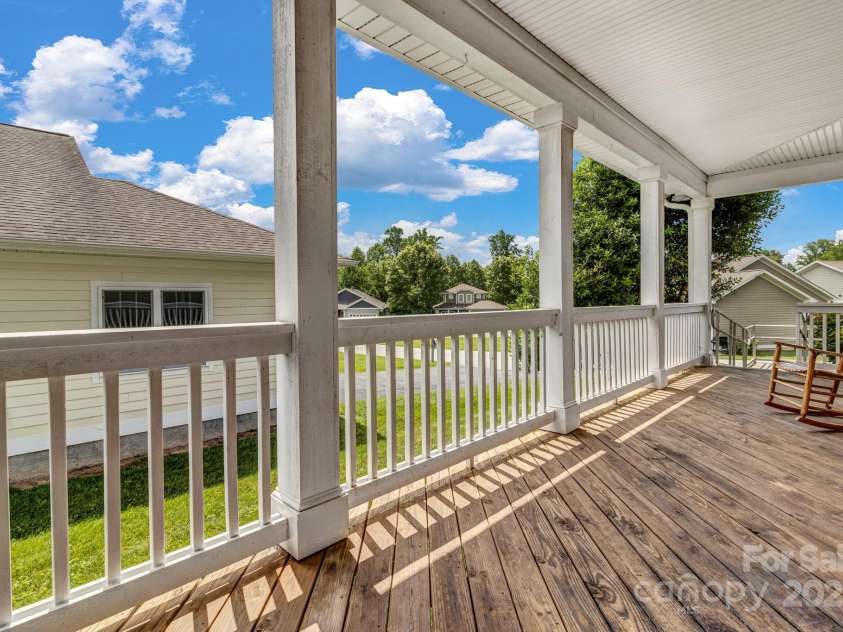 32 White Fox Drive, Fletcher, NC 28732.  MLS# CAR4264954, YatesRealty ID 16534. 