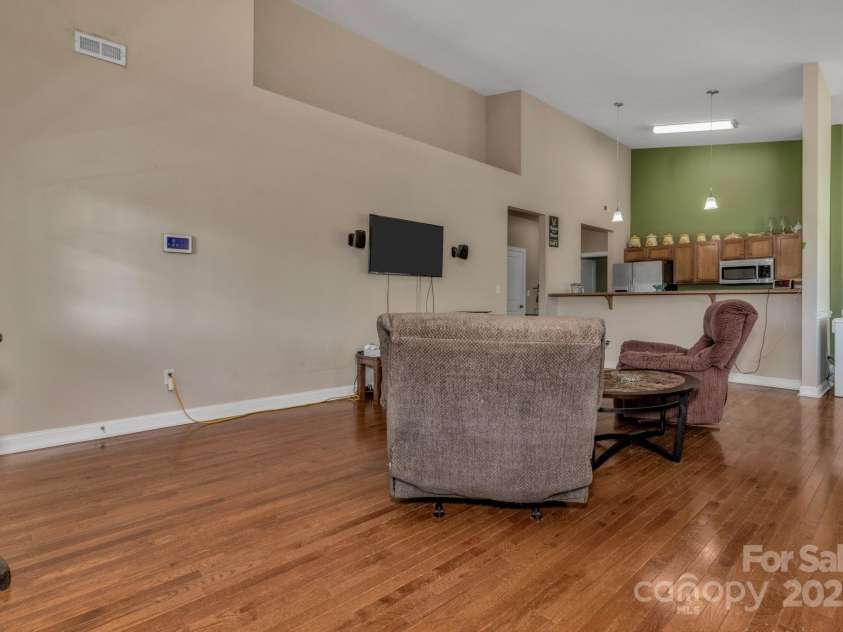 32 White Fox Drive, Fletcher, NC 28732.  MLS# CAR4264954, YatesRealty ID 16534. 