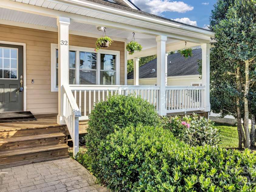 32 White Fox Drive, Fletcher, NC 28732.  MLS# CAR4264954, YatesRealty ID 16534. 