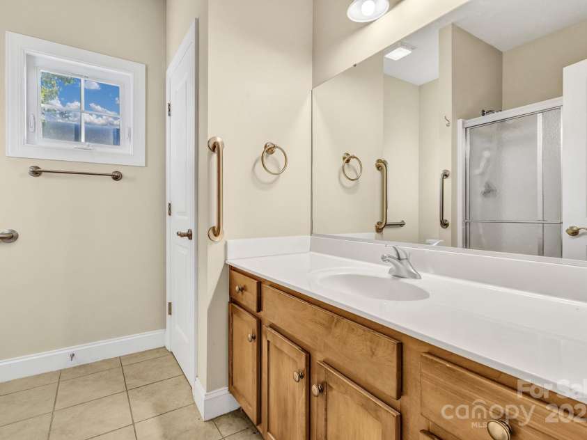 32 White Fox Drive, Fletcher, NC 28732.  MLS# CAR4264954, YatesRealty ID 16534. 