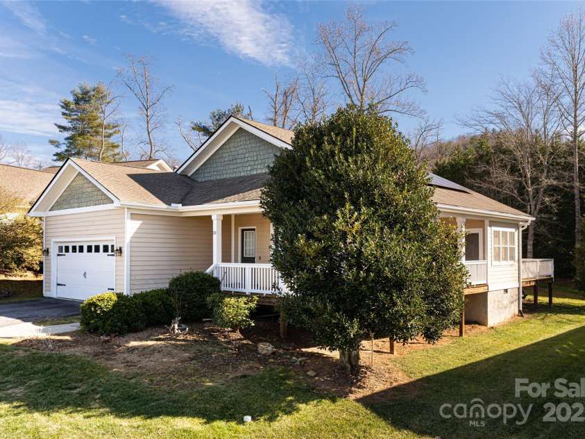 32 White Fox Drive, Fletcher, NC 28732.  MLS# CAR4331132, YatesRealty ID 16534. 
