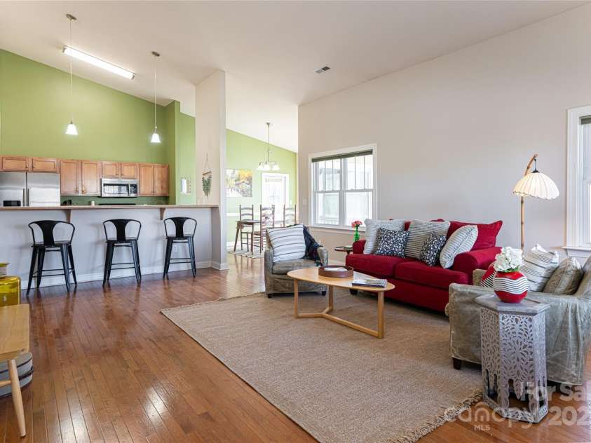 32 White Fox Drive, Fletcher, NC 28732.  MLS# CAR4331132, YatesRealty ID 16534. 