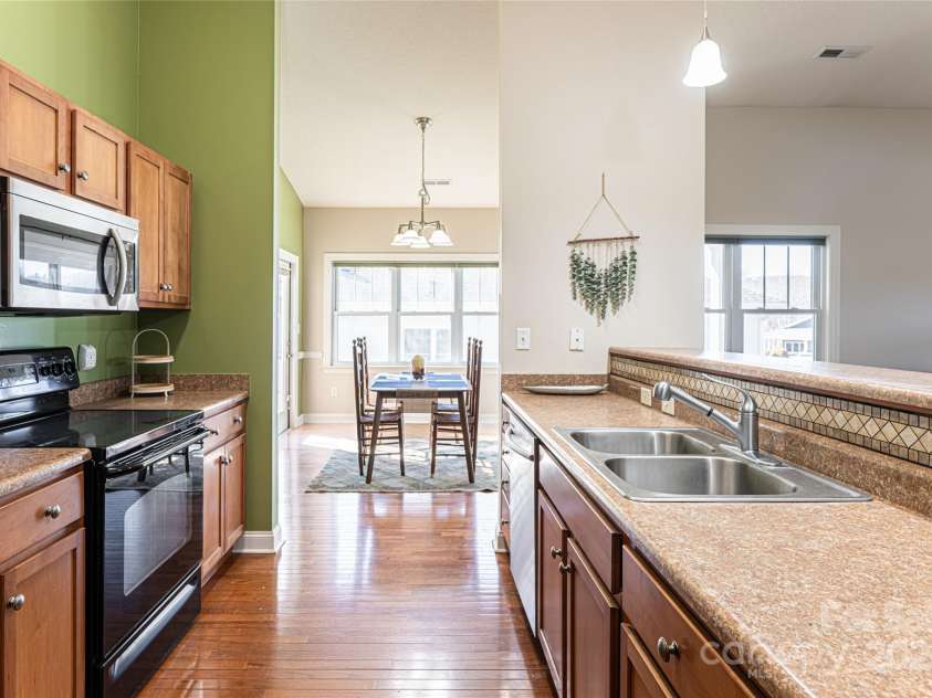 32 White Fox Drive, Fletcher, NC 28732.  MLS# CAR4331132, YatesRealty ID 16534. 