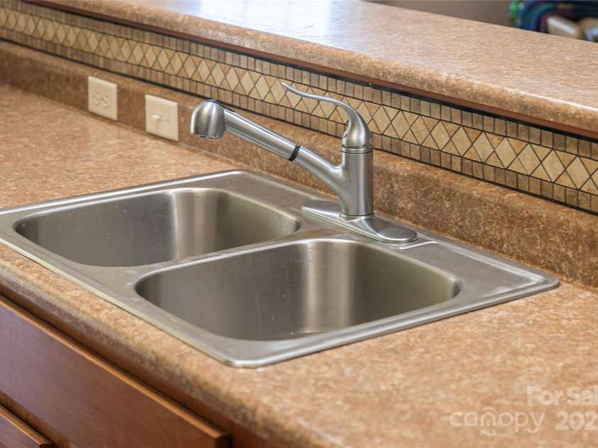 32 White Fox Drive, Fletcher, NC 28732.  MLS# CAR4331132, YatesRealty ID 16534. 