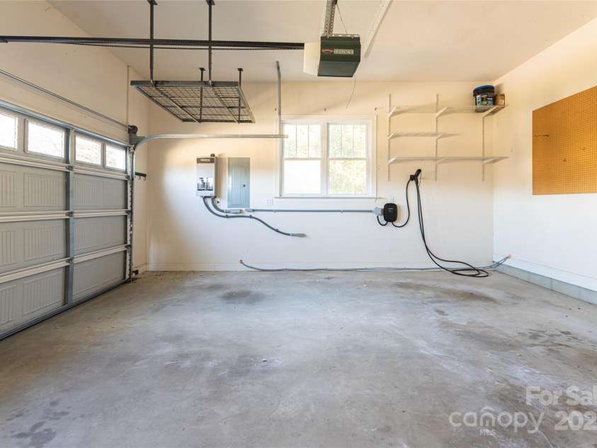 32 White Fox Drive, Fletcher, NC 28732.  MLS# CAR4331132, YatesRealty ID 16534. 