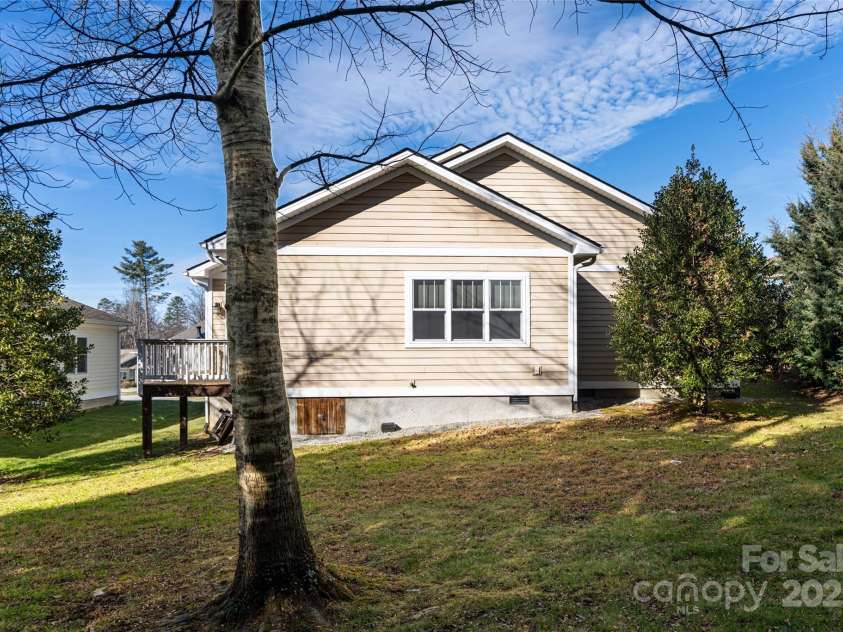 32 White Fox Drive, Fletcher, NC 28732.  MLS# CAR4331132, YatesRealty ID 16534. 