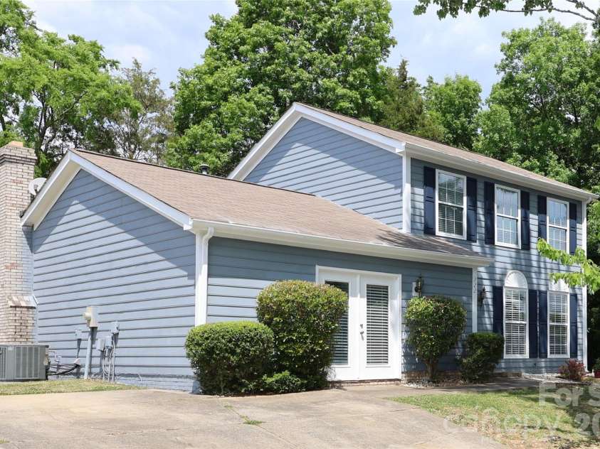 3221 Nedmore Court, Matthews, NC 28105.  MLS# CAR4374733, YatesRealty ID 16535. 