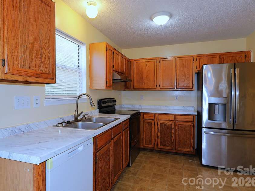 3221 Nedmore Court, Matthews, NC 28105.  MLS# CAR4374733, YatesRealty ID 16535. 