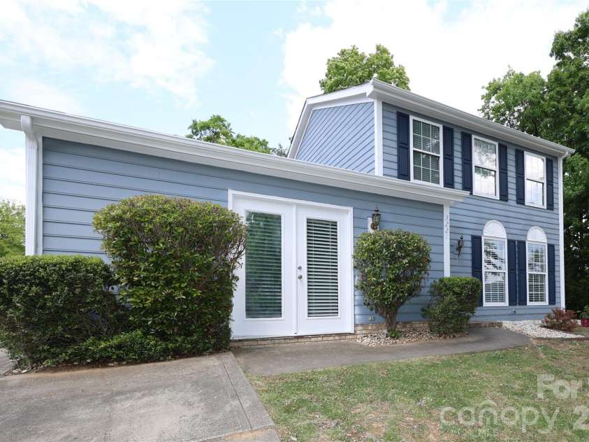 3221 Nedmore Court, Matthews, NC 28105.  MLS# CAR4374733, YatesRealty ID 16535. 