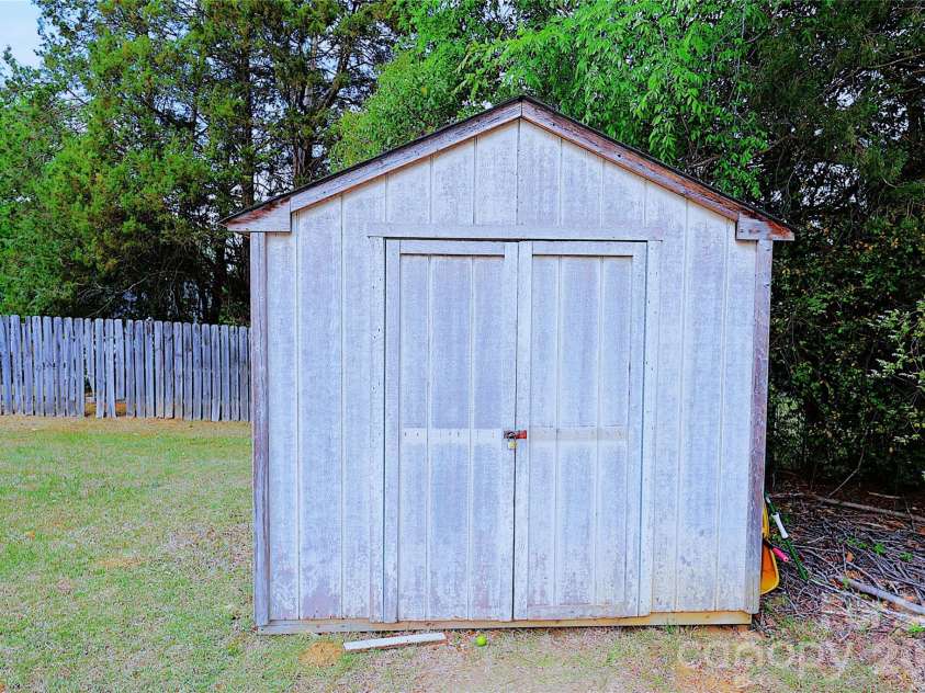 3221 Nedmore Court, Matthews, NC 28105.  MLS# CAR4374733, YatesRealty ID 16535. 