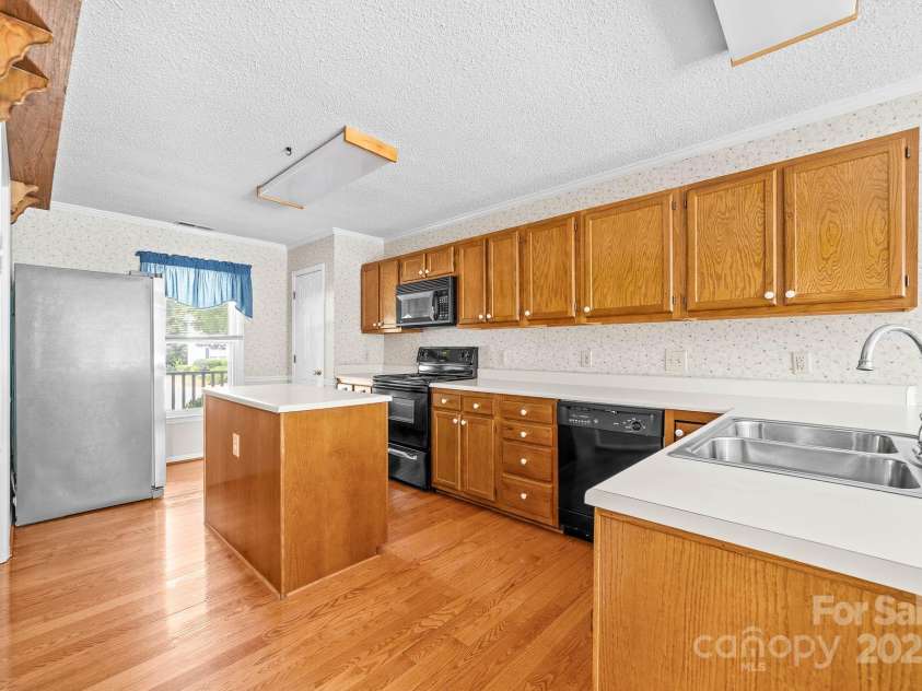 13223 Willow Breeze Lane, Huntersville, NC 28078.  MLS# CAR4257331, YatesRealty ID 16536. 
