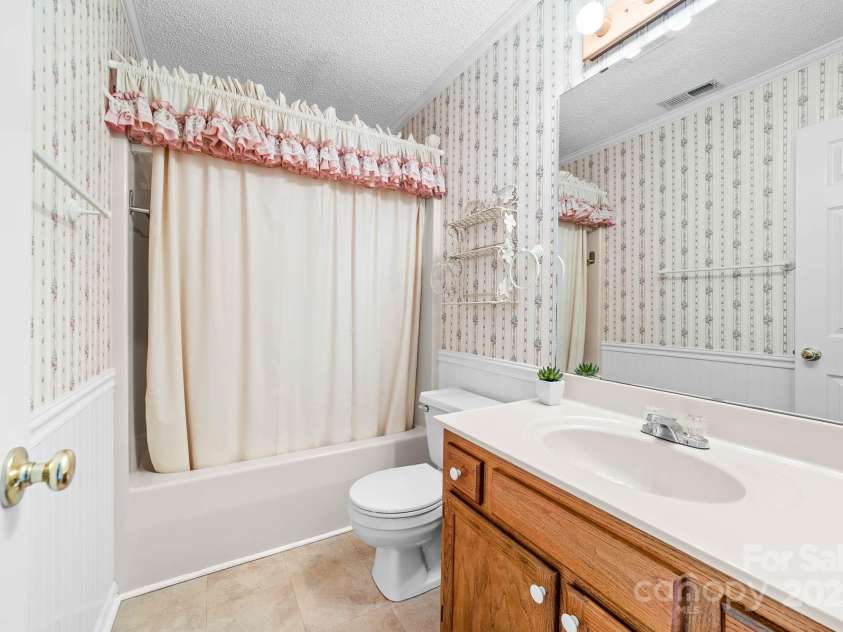 13223 Willow Breeze Lane, Huntersville, NC 28078.  MLS# CAR4257331, YatesRealty ID 16536. 