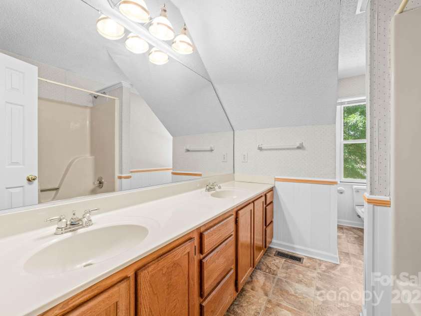 13223 Willow Breeze Lane, Huntersville, NC 28078.  MLS# CAR4257331, YatesRealty ID 16536. 