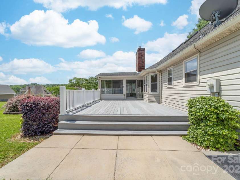13223 Willow Breeze Lane, Huntersville, NC 28078.  MLS# CAR4257331, YatesRealty ID 16536. 