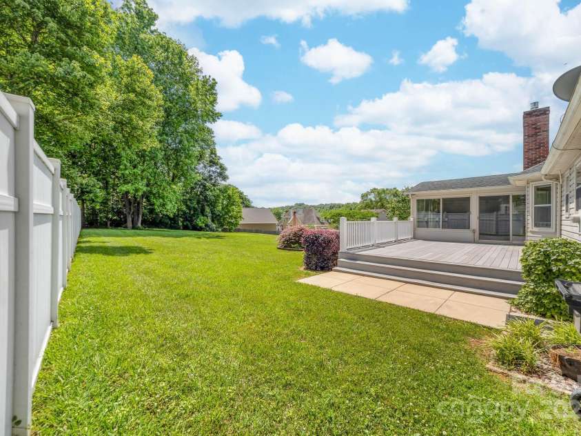13223 Willow Breeze Lane, Huntersville, NC 28078.  MLS# CAR4257331, YatesRealty ID 16536. 
