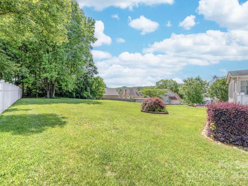 13223 Willow Breeze Lane, Huntersville, NC 28078.  MLS# CAR4257331, YatesRealty ID 16536. 