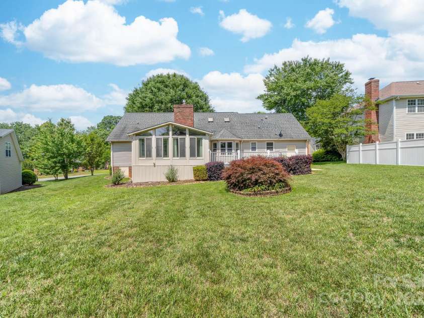 13223 Willow Breeze Lane, Huntersville, NC 28078.  MLS# CAR4257331, YatesRealty ID 16536. 