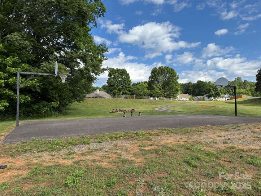 13223 Willow Breeze Lane, Huntersville, NC 28078.  MLS# CAR4257331, YatesRealty ID 16536. Community-Basketball Court
