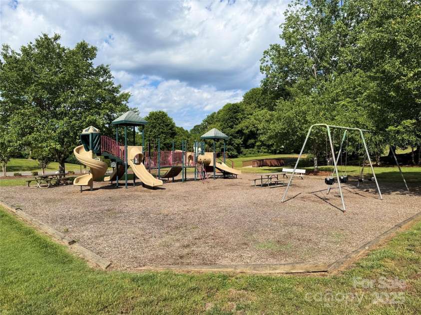 13223 Willow Breeze Lane, Huntersville, NC 28078.  MLS# CAR4257331, YatesRealty ID 16536. Community Playground