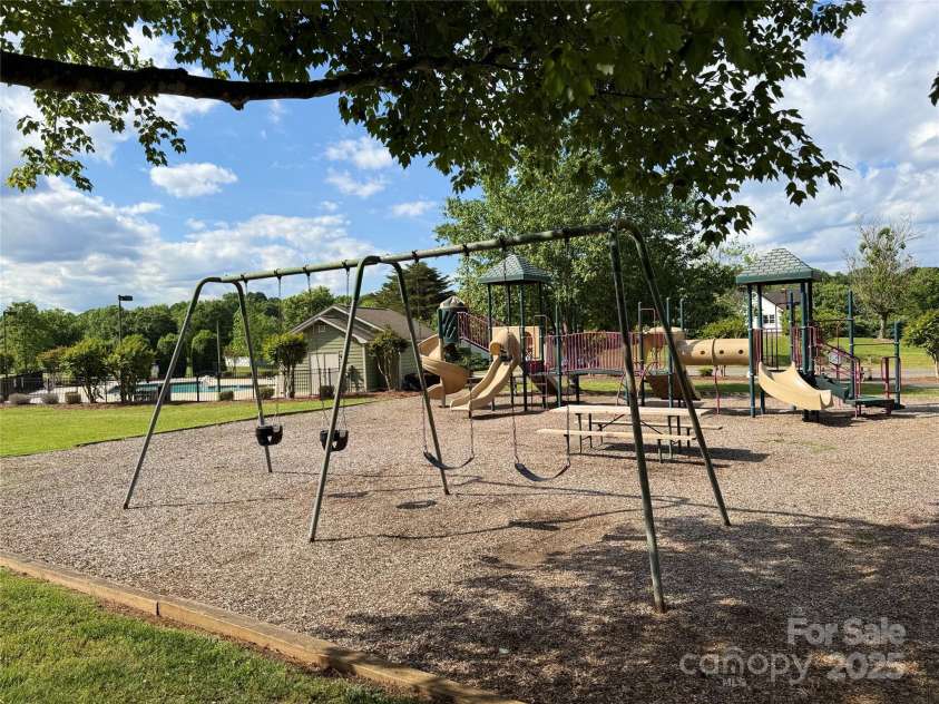 13223 Willow Breeze Lane, Huntersville, NC 28078.  MLS# CAR4257331, YatesRealty ID 16536. Community Playground