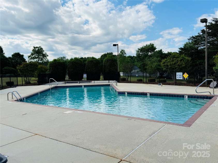 13223 Willow Breeze Lane, Huntersville, NC 28078.  MLS# CAR4257331, YatesRealty ID 16536. Community Pool