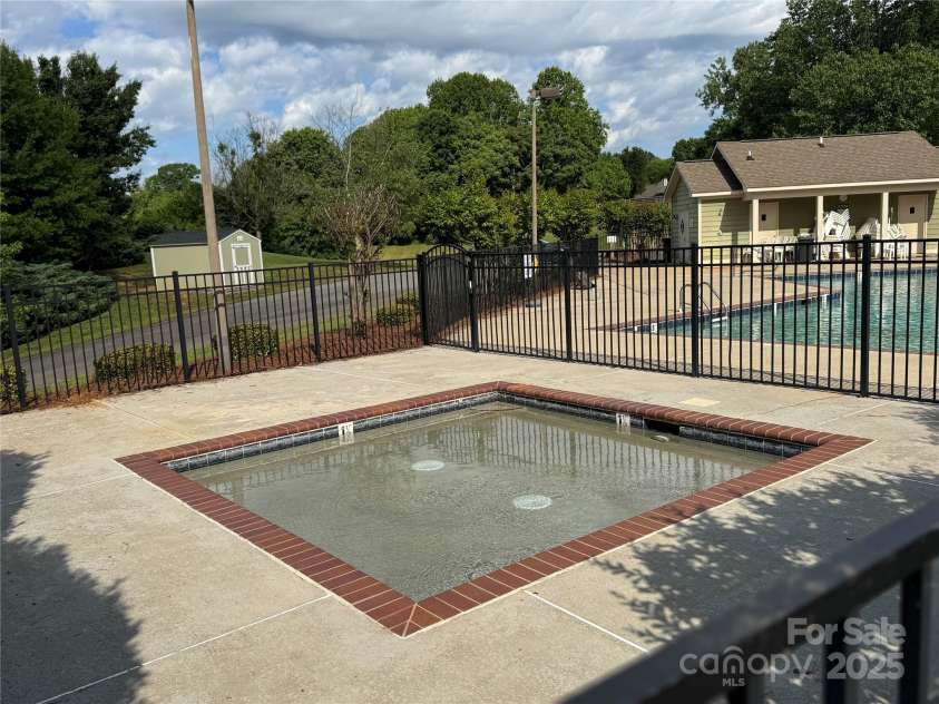 13223 Willow Breeze Lane, Huntersville, NC 28078.  MLS# CAR4257331, YatesRealty ID 16536. Kiddie Pool