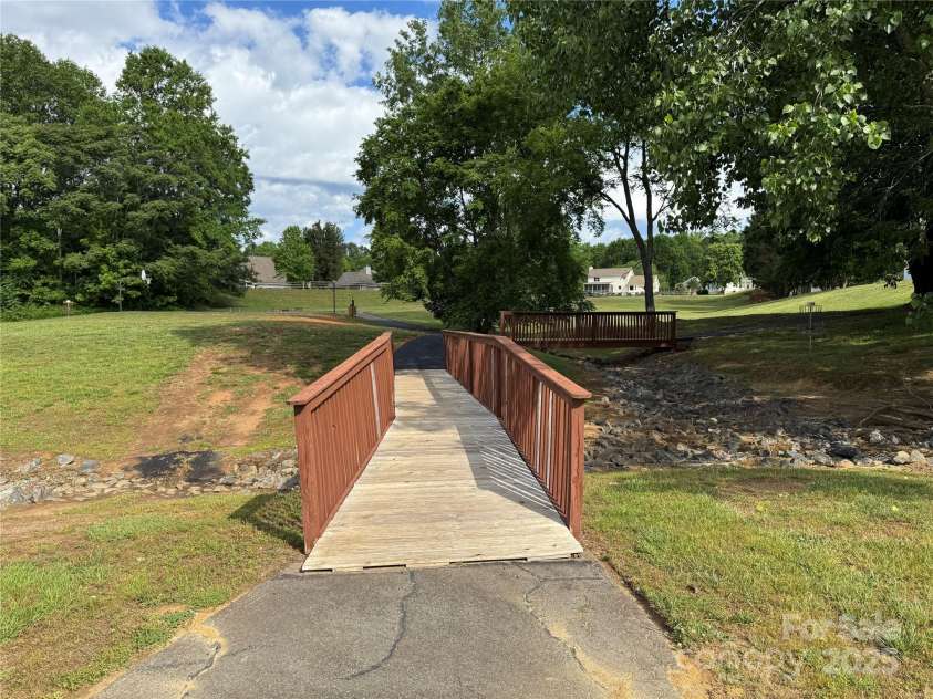 13223 Willow Breeze Lane, Huntersville, NC 28078.  MLS# CAR4257331, YatesRealty ID 16536. Walking Trails