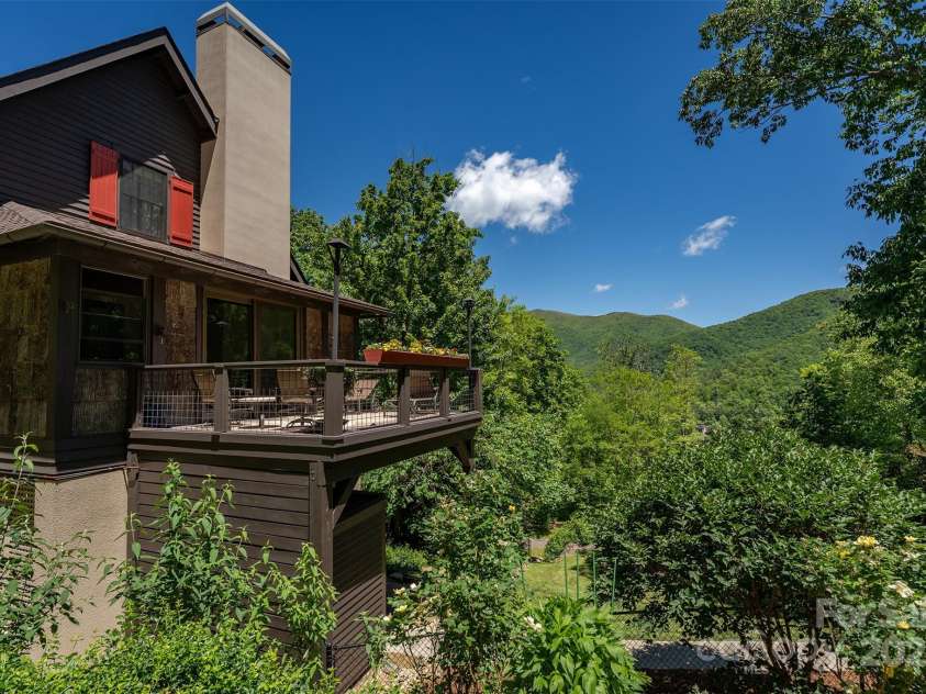 285 Chapman Road, Montreat, NC 28757.  MLS# CAR4261199, YatesRealty ID 16537. 