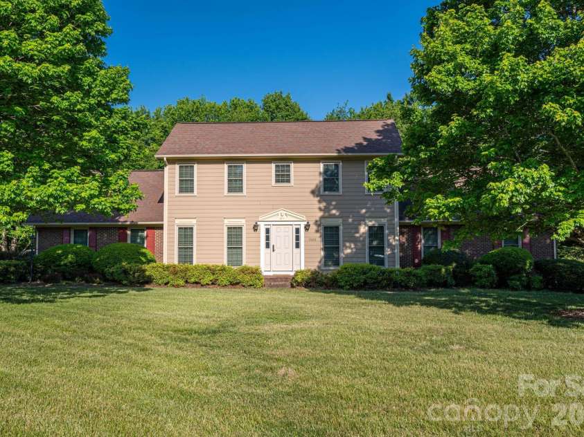 1520 Stableview Drive, Gastonia, NC 28056.  MLS# CAR4368083, YatesRealty ID 16538. 