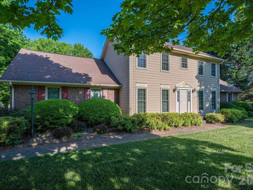 1520 Stableview Drive, Gastonia, NC 28056.  MLS# CAR4368083, YatesRealty ID 16538. 