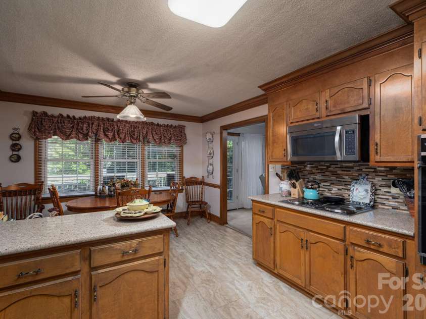 1520 Stableview Drive, Gastonia, NC 28056.  MLS# CAR4368083, YatesRealty ID 16538. 