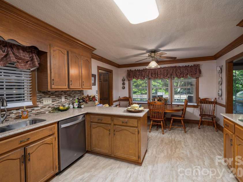 1520 Stableview Drive, Gastonia, NC 28056.  MLS# CAR4368083, YatesRealty ID 16538. 