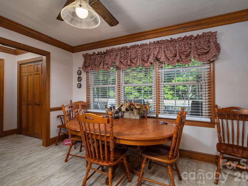 1520 Stableview Drive, Gastonia, NC 28056.  MLS# CAR4368083, YatesRealty ID 16538. 