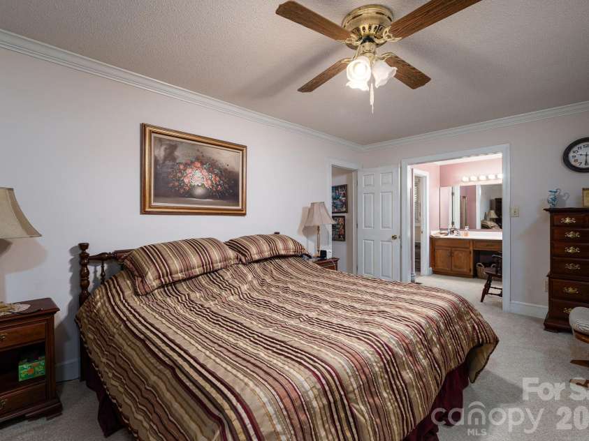 1520 Stableview Drive, Gastonia, NC 28056.  MLS# CAR4368083, YatesRealty ID 16538. 