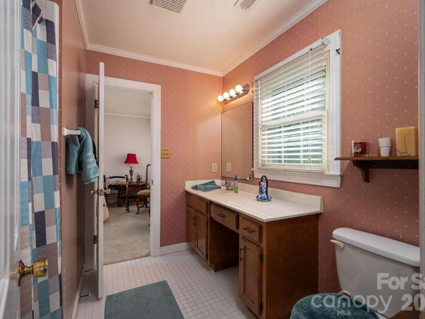 1520 Stableview Drive, Gastonia, NC 28056.  MLS# CAR4368083, YatesRealty ID 16538. 