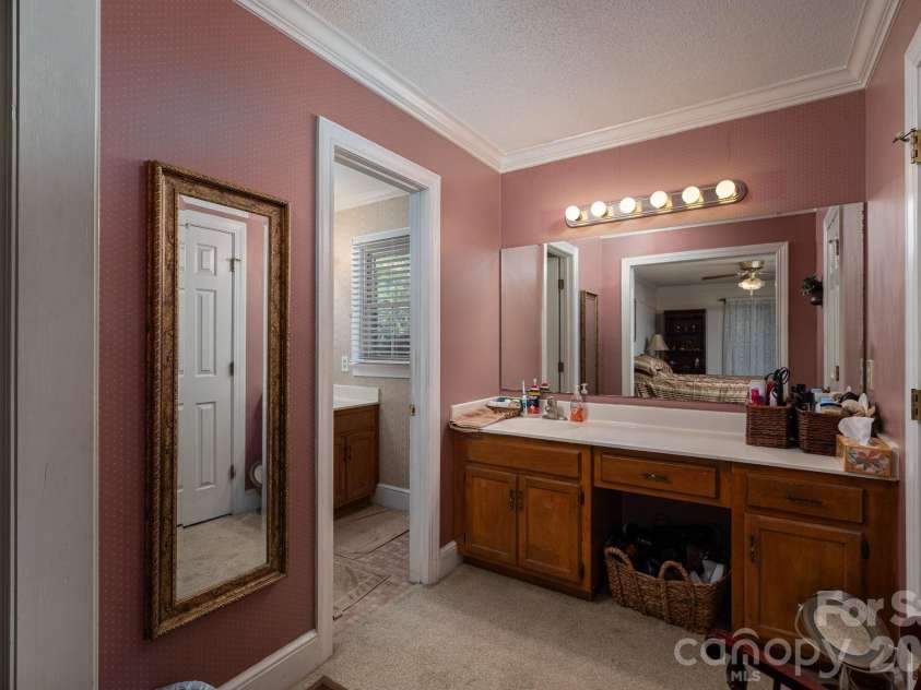 1520 Stableview Drive, Gastonia, NC 28056.  MLS# CAR4368083, YatesRealty ID 16538. 