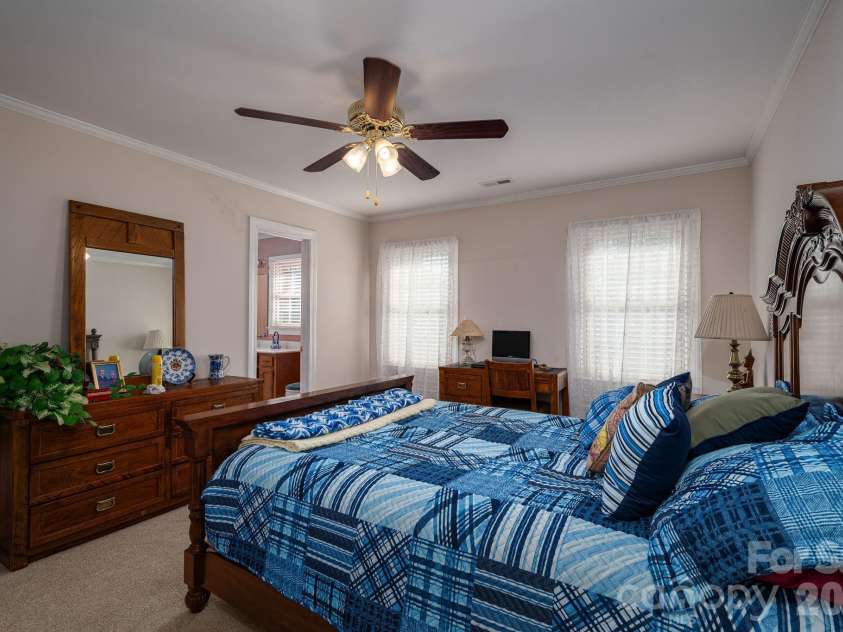 1520 Stableview Drive, Gastonia, NC 28056.  MLS# CAR4368083, YatesRealty ID 16538. 