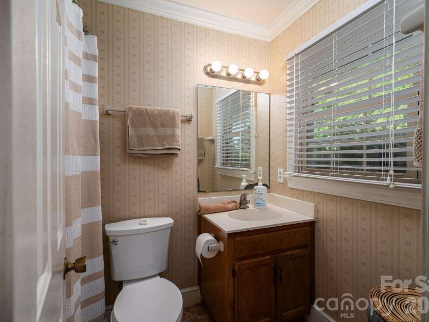 1520 Stableview Drive, Gastonia, NC 28056.  MLS# CAR4368083, YatesRealty ID 16538. 